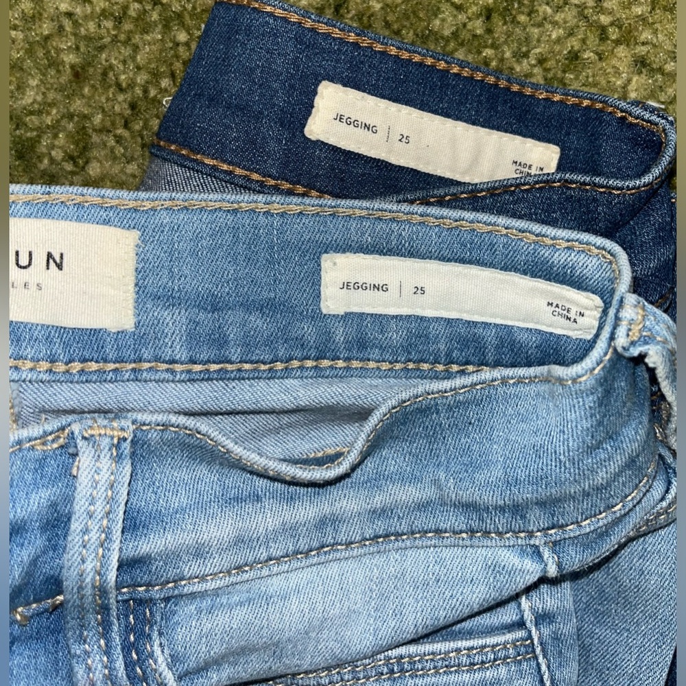 Pacsun ripped jeggings bundle size 25” waist 1 light wash & 1 dark wash bundle
